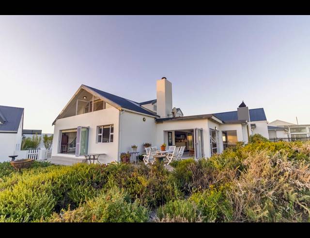 4 BEDROOM HOUSE FOR SALE IN GROTTO BAY